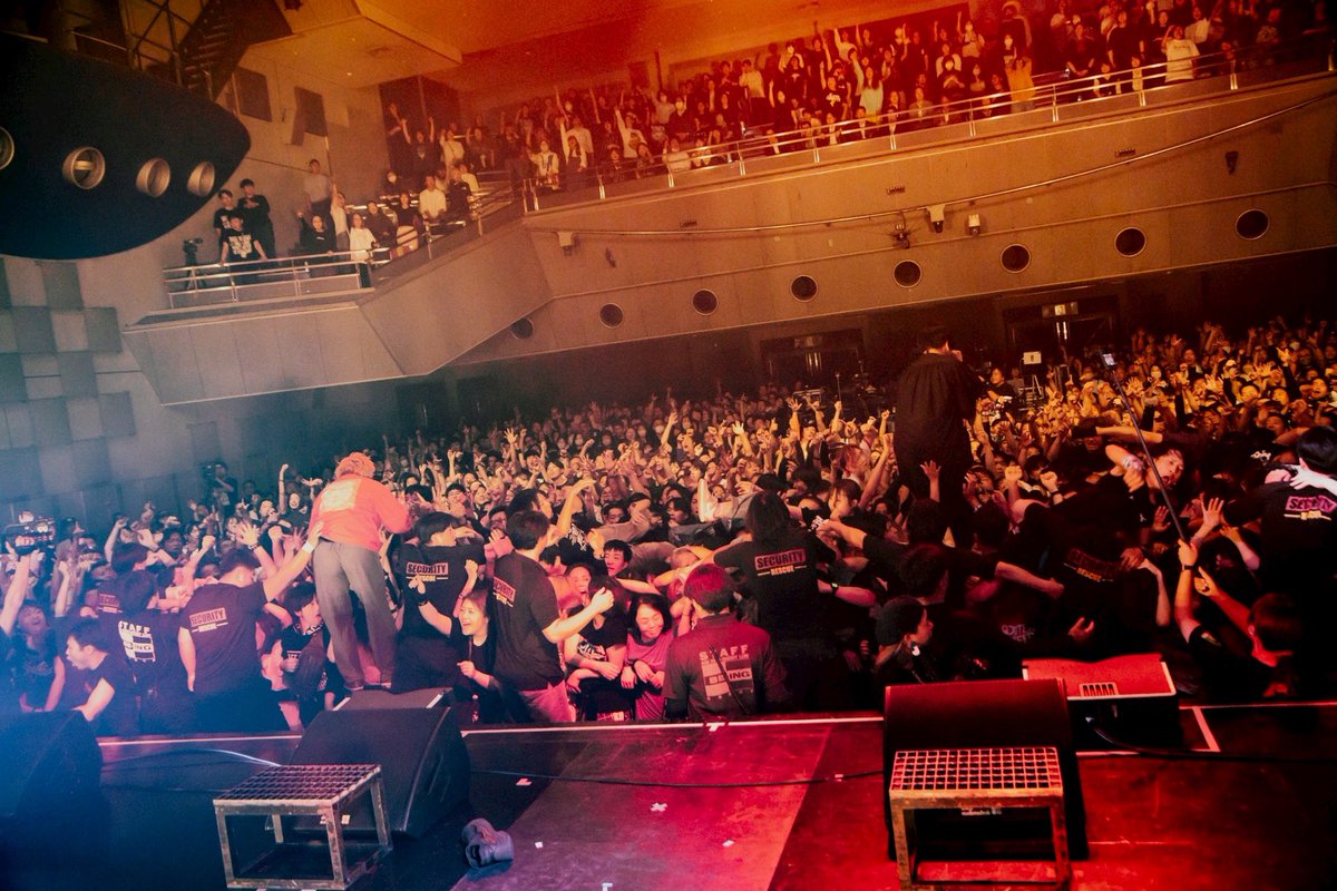 NAOKI_ROTTEN's tweet photo. IWA ROCK
@iwarock2025 
なんばHatch

@nozomuiwao 
主催ロックイベント
終始ええ時間した
俺らの無茶ぶりにて
ノンちゃんベース切り札が新鮮でメサ良かった
そしてなんといっても
フットボールアワーの漫才が素晴らしすぎました
ありがとうございました

また開催しておくれやす

📷 @kawado_photo https://t.co/osDSYMmF3K