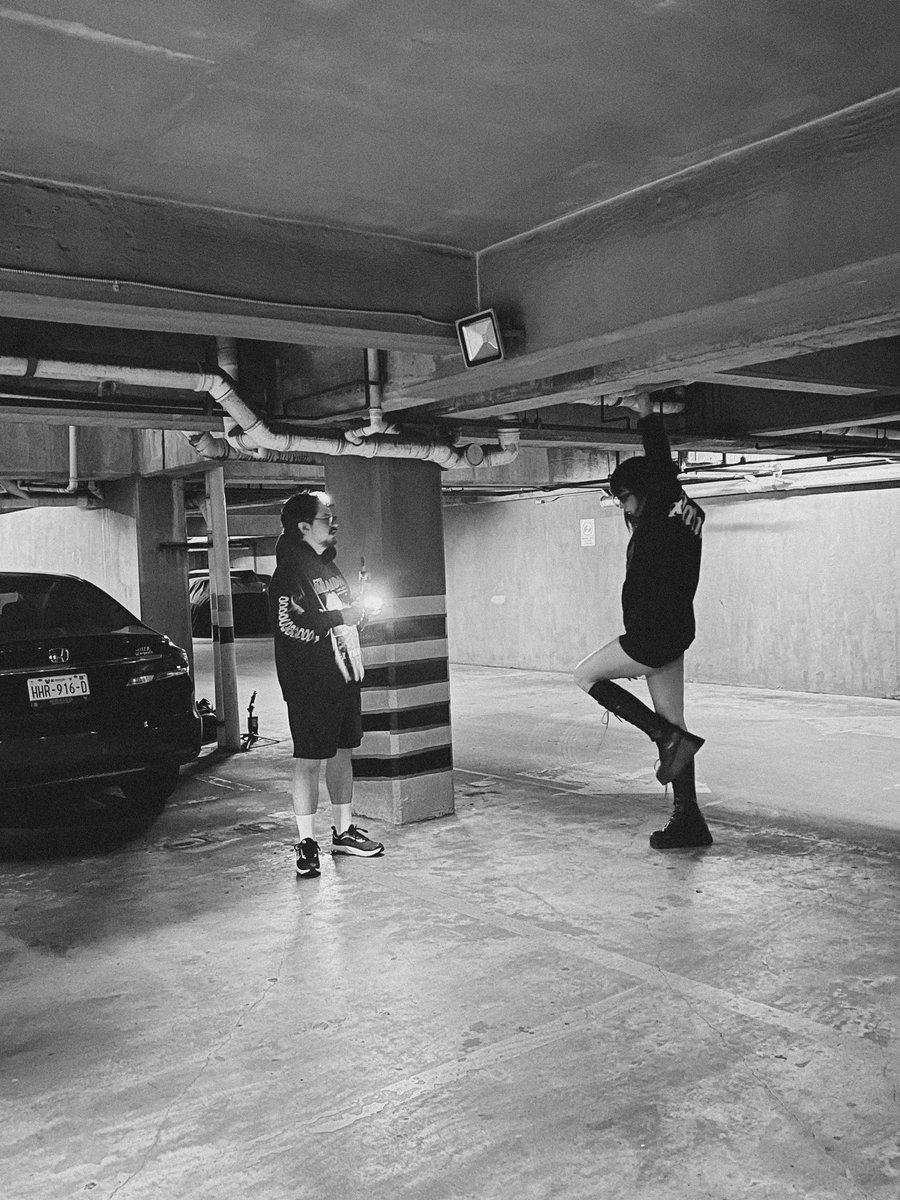 Esto de ser su futura estrella pop es cansado pero como amo hacerlo 🩷🩷🩷🩷