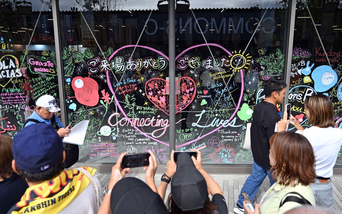 nikkeikansai's tweet image. 大阪・関西万博 コモンズ館、世界の言語で「ありがとう」【閉幕タイムライン】
nikkei.com/article/DGXZQO…
「MERCI」「Grazie mille」――。共同館「コモンズB」のガラス張りの壁面には、各国の言語で感謝のメッセージが記されています。(無料記事)
#大阪・関西万博