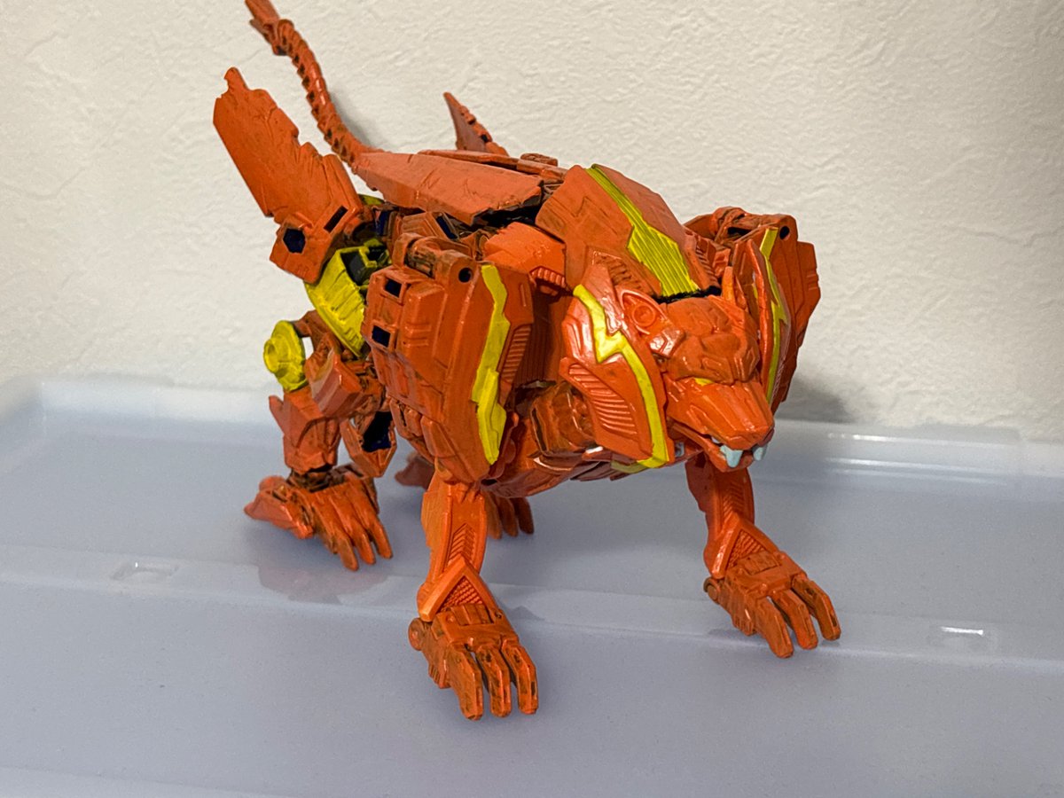 ソロマス

特異点版13人のプライムの一人。リカラー元はレガシー版サンダートロンです。

#リペフォ
#カスタムTF