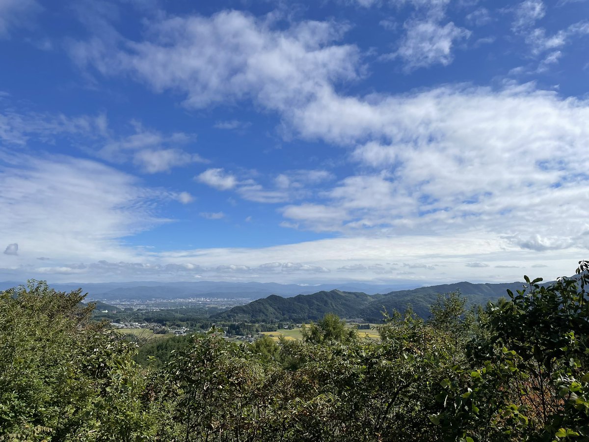 chisa180908's tweet photo. 実家隣町の森林公園ハイク
熊スプレー携帯で静かな森を歩いてきた。
実家に戻ると近所で熊が出てるらしい😓
関係機関で対応中と放送が・・ https://t.co/EZ3iXboCBR