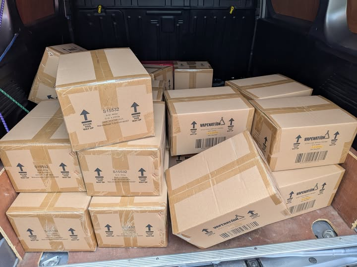 DaveAtherton20's tweet image. Got the gas bill, done the shopping, paying a little more in tax, saw a homeless veteran in the street?

A white van man delivered 6,000 vapes to an immigration detention centre in Bedfordshire, he comments:

&quot;Made my piss boil&quot;.