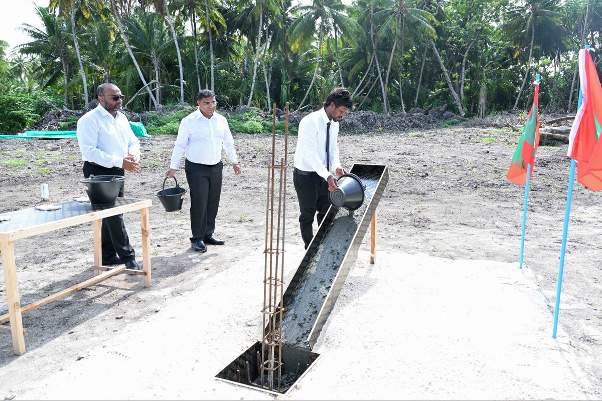 presidencymv's tweet photo. President Dr @MMuizzu attends the groundbreaking for the new mosque in Sh. Noomaraa, set to provide residents with a dedicated space for prayer and communicable gatherings.  

#RayyithunGaathah  #ShaviyaniAtollVisit https://t.co/OI1yHIXili