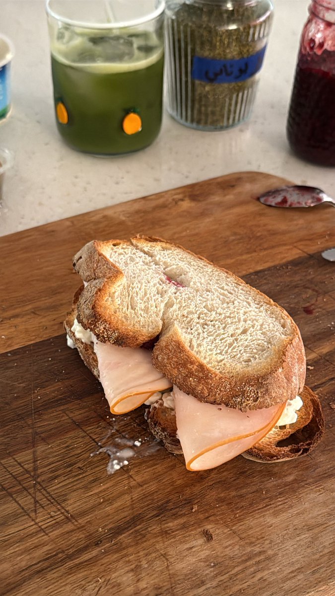 صباح الخير.. الذين لديهم حِصص في الجامعة في الصباح بدري، عنده ثلاثة اختيارات: يا يروح يحضُر بدون ما يفطر، أو يأخذ له شيئا على الطريق، أو يسوّي فطوره الصباح قبل ما يطلع