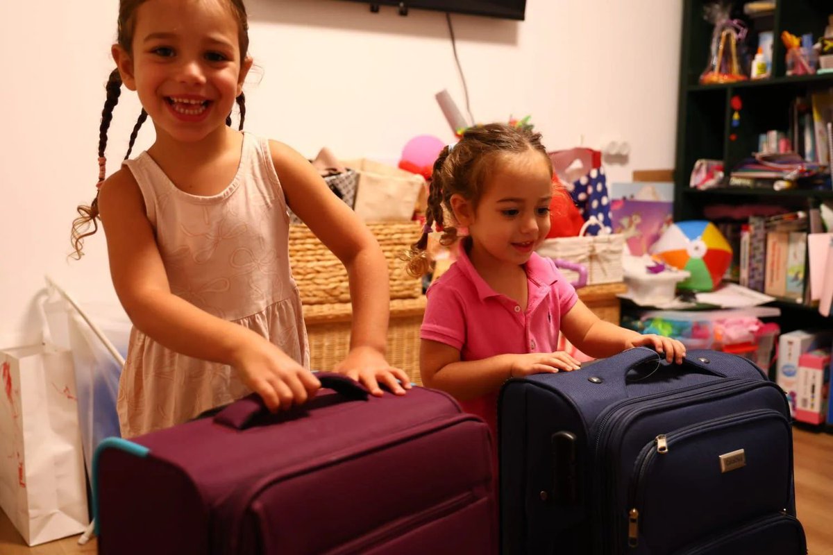🇮🇱#ISRAEL &gt; #OTAGES
Roni et Alma, les deux petites filles de l’otage #OmriMiran, fin prêtes pour retrouver leur papa