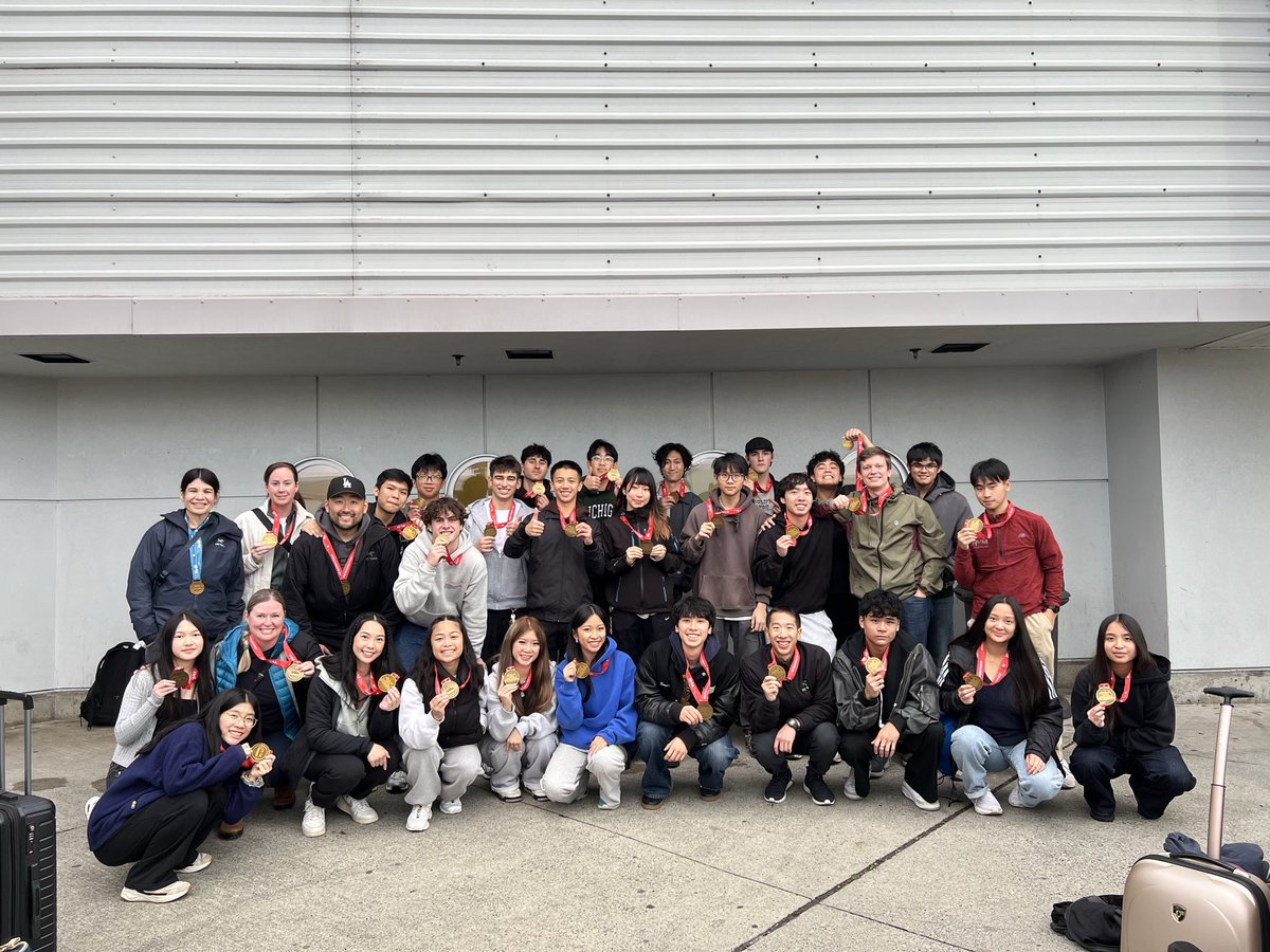 Today, we had an opportunity to watch these students achieve incredible goals and persevere! For many, it was their first half marathon! Way to go everyone! We are so proud of you!! Your effort and hard work definitely paid off! Thanks @vanpolicefnd for your support! #VPD #Youth