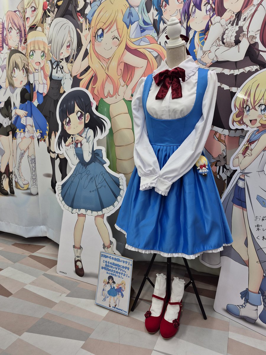 ノーマッドラボ様にて展示していただいております大地ちゃんの衣装見てきました！
直接見ることができて感激です✨
素敵なスペースを作って下さりありがとうございます🎀👗
 #邪神ちゃんドロップキック