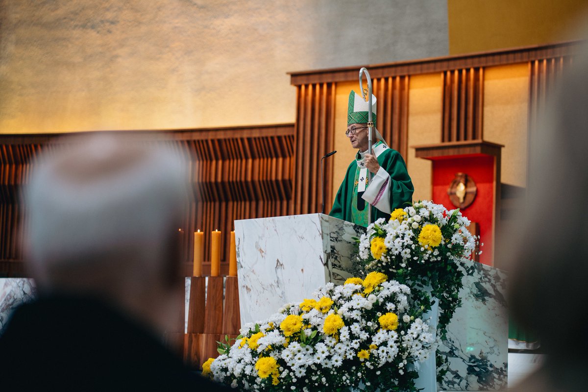 „Jan Paweł II – Prorok nadziei” pod tym hasłem w Polsce obchodzono XXV Dzień Papieski. 

Przez 25 lat Fundacja <a href="/DzieloPL/">Fundacja "Dzieło Nowego Tysiąclecia"</a>  przekazała już ponad 250 mln zł wsparcia. Rocznie programem stypendialnym jest objętych ok. 2 tys. uczniów i studentów. 

<a href="/EpiskopatNews/">EpiskopatNews</a>