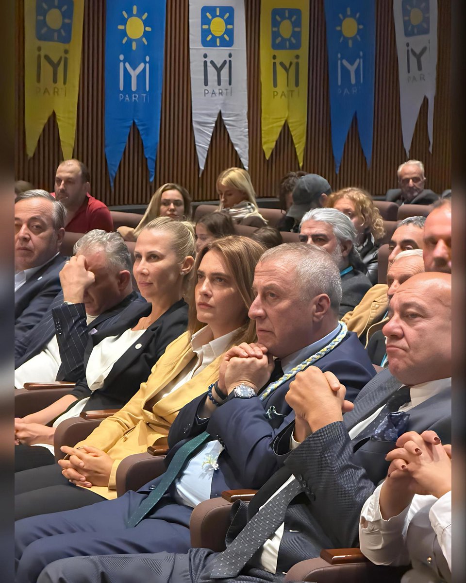 Grup Başkanvekilimiz Sayın Buğra Kavuncu, Hukuk-Seçim ve Parlamento İlişkileri Başkanımız Sayın Hakan Şeref Olgun, GİK Üyemiz Emel Bilenoğlu ve kıymetli teşkilat mensuplarımızla birlikte Eyüpsultan 4. Olağan İlçe Kongremizi gerçekleştirdik.

Güven tazeleyen İlçe Başkanımız