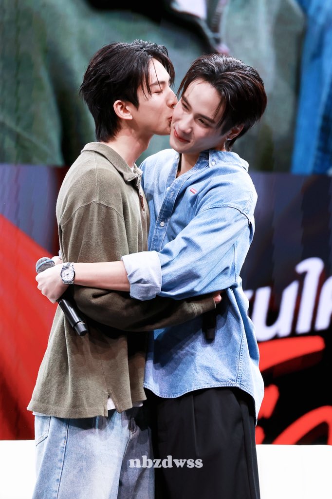imnbzdwss's tweet image. 13.10.2025 GMMTVFANIVAL GMMTV Talk (Head 2 Head)
#H2Hseries
#SurfJava #swensurf #javabh
#GMMTVFANIVAL
#GMMTV