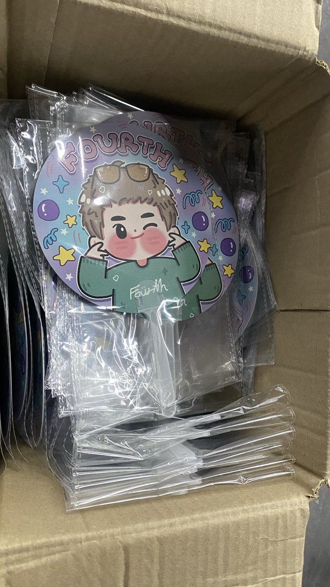 ——• #MagicFOURTHTurns21 (💟)

โฟ้ดซัพกับโฟ้ดเทรนนำ Give away จากโปรเจคบริจาคเลือดมาฝากแม่ ๆ สามารถมารับได้ที่บริเวณนี้ได้เลยนะค้าบบบ (ตอนนี้เลยย!)

HAPPY TWENTY ONE FOURTH 
#Fourthnattawat #โฟร์ทณัฐวรรธน์