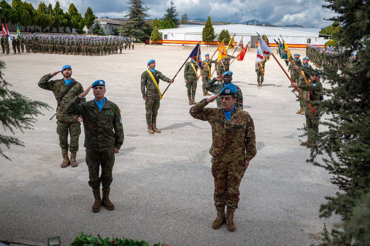 EMADmde's tweet photo. #Buenosdías desde #Líbano, donde la BRILIB XLIII ha celebrado  el Día de la Fiesta Nacional en la Base “Miguel de Cervantes”. El acto ha sido presidido por el General Diodato Abagnara  de @UNIFIL_  junto a autoridades libanesas e internacionales. Se ha rendido homenaje a los caídos y se han impuesto condecoraciones a miembros de BRILIB XLIII.

¡España, firme con la paz !
#MOPS @EjercitoTierra