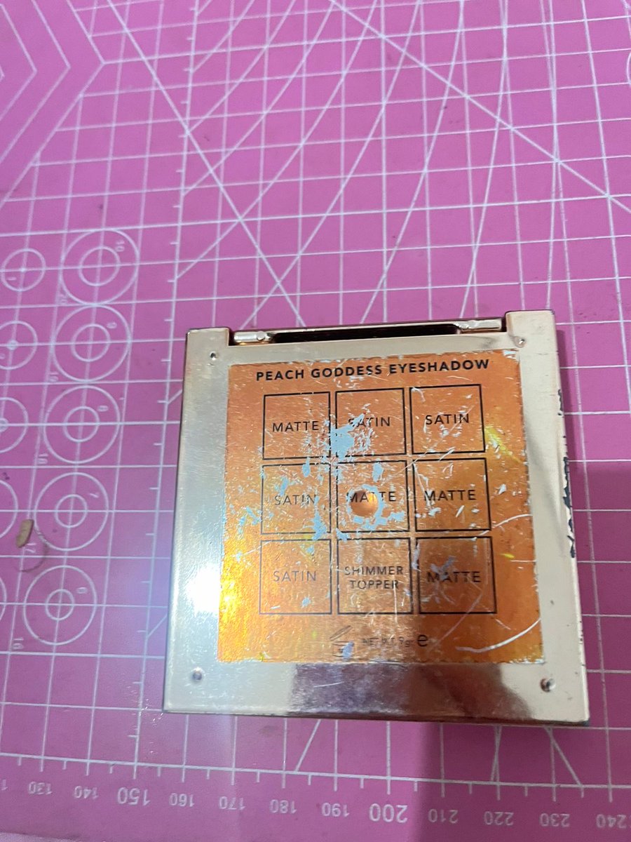 prelovedazalia's tweet photo. wts esqa eyeshadow 20k aja https://t.co/S51CgMQ8Qz
