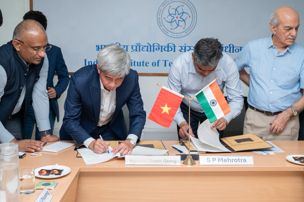 iitgn's tweet image. IITGN hosted a distinguished delegation from Ho Chi Minh City University of Economics and Finance (UEF) and Ho Chi Minh City University of Technology (HUTECH)