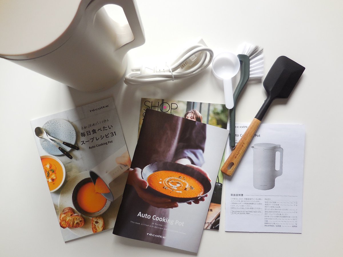 以前から気になっていた自動調理ポット買っちゃった🤗
材料を入れて後はほったらかし～🎵豆乳、お粥、スムージーにキーマカレーなど色々作れるみたいです。今年の買って良かった物No.1かも。まだポタージュしか作ってないけど😅コーンポタージュ🌽美味しく出来上がりましたよ😋