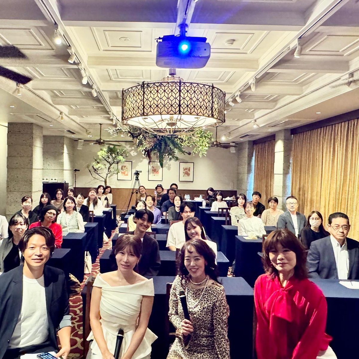 なつこ(橋本夏子)@TRILL元編集長 (@nhashimoto3) on Twitter photo 満員御礼の女性に売れるセミナー前に企画のカズさんとトークセッションをVoicyにも!大人女子の定義、女性に響く言葉やデザインって?ながら聴きしてください✨
✨<a href="/KAZ51501118/">インサイトマーケターKAZ</a>
r.voicy.jp/Yd9eD7AMmk4
#Voicy 満員御礼の女性に売れるセミナー前に企画のカズさんとトークセッションをVoicyにも!大人女子の定義、女性に響く言葉やデザインって?ながら聴きしてください✨
✨<a href="/KAZ51501118/">インサイトマーケターKAZ</a>
r.voicy.jp/Yd9eD7AMmk4
#Voicy