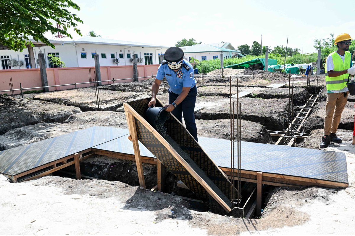 presidencymv's tweet photo. President Dr @MMuizzu attends the groundbreaking ceremony for the new police station in Sh. Noomaraa, reinforcing the Administration's commitment to strengthening security infrastructure.  

#RayyithunGaathah #ShaviyaniAtollVisit https://t.co/HrJoA93hbH