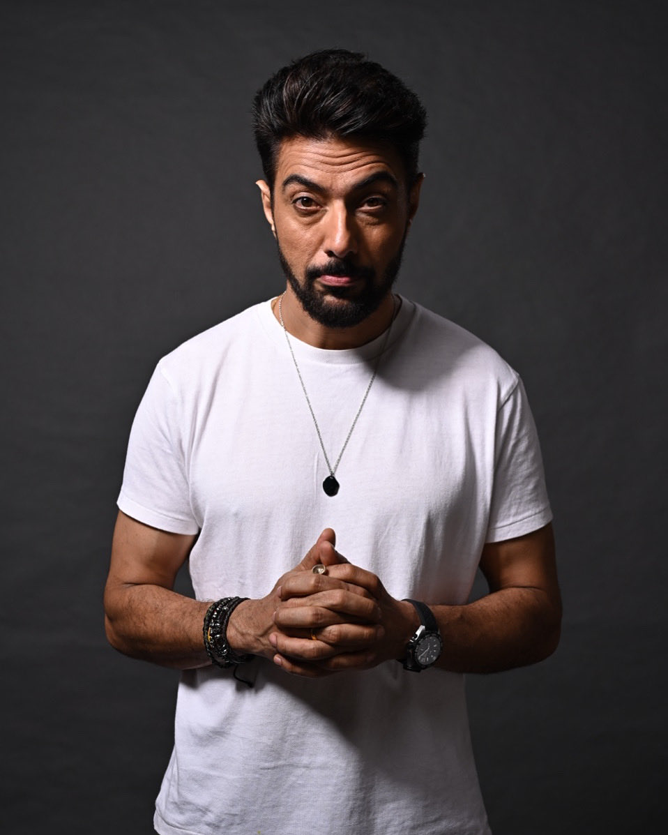 ranveerbrar's tweet photo. Today’s task - Don’t smile, ज़रा bhi नहीं..na, stop.. Arey..arey..Aap to हस पड़े! 🤣
.
.
.
#ranveerbrar #mondaymood #funny #dontsmile #weekstarter https://t.co/pytz9aOHg7