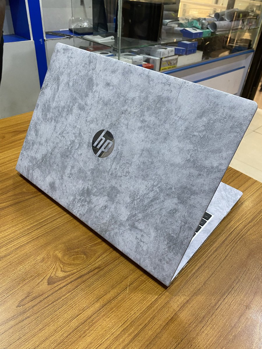 iGET Ug 🖥️🇺🇬 tweet media