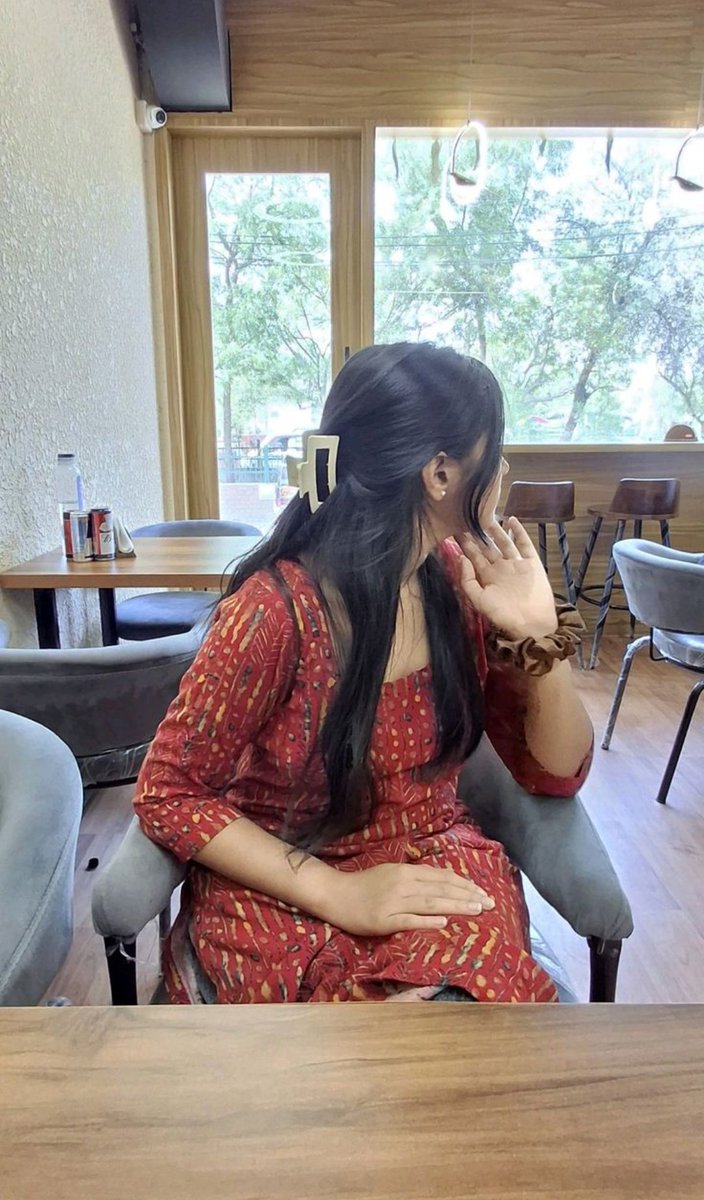 मेरे मसरूफ़ लम्हों में भी तेरा ख्याल रहता है,
ज़रा सोच, जब मैं तन्हा होती हूँ तो क्या हाल होता है...❤️