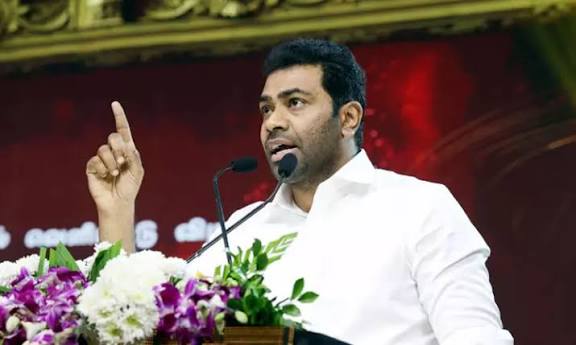 MuthaleefAbdul's tweet image. நாங்களும் மனிதர்கள் தான் இழப்பு எங்களையும் பாதித்தது, இந்த சந்தர்ப்பத்தை பயன்படுத்தி திமுக என்னென்ன செய்தது அனைவரும் அறிவார்கள்...
ஒருபக்கம் மட்டுமே தெரியணும் என்று செயல்பட்டார்கள். விசாரணை ஆரம்பக்கட்டத்திலேயே அதிகாரிகள் எங்களுக்கு எதிராக பேசினார்கள்-ஆதவ் அர்ஜுனா
ஆதவ் அர்ஜுனாவை…