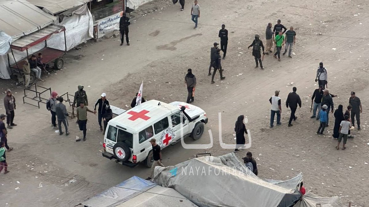 IntelNet0's tweet image. ⚡️🇮🇱🇵🇸 Seven Israeli hostages have been handed over to the Red Cross.