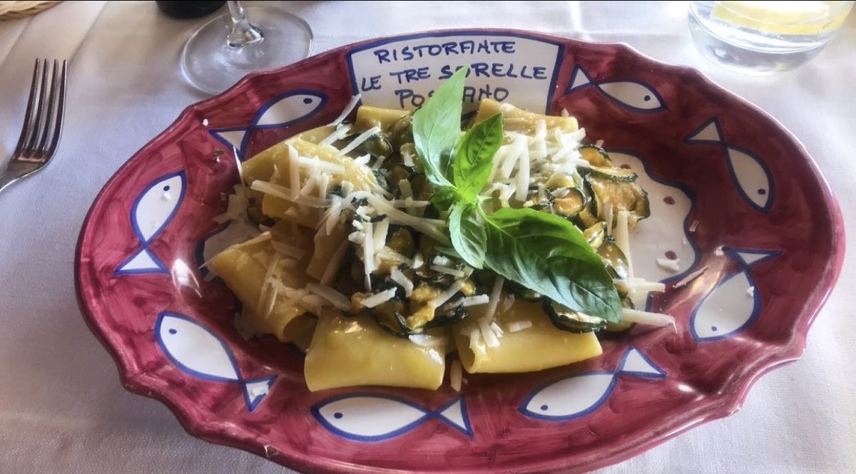 ambersandiegoo's tweet image. SWIPE👈🏾 FOR BEAUTIFUL ITALIAN VIEWS &amp;amp; SOME HOMEMADE PASTA. 🇮🇹

Still dreaming about my Paccheri dish at @letresorelle_positano. If you want a beautiful view of the coast while eating some yummy Italian food, I highly recommend!  It was delizioso! 😍🤌🏾😋 #italy #travel #foodblog