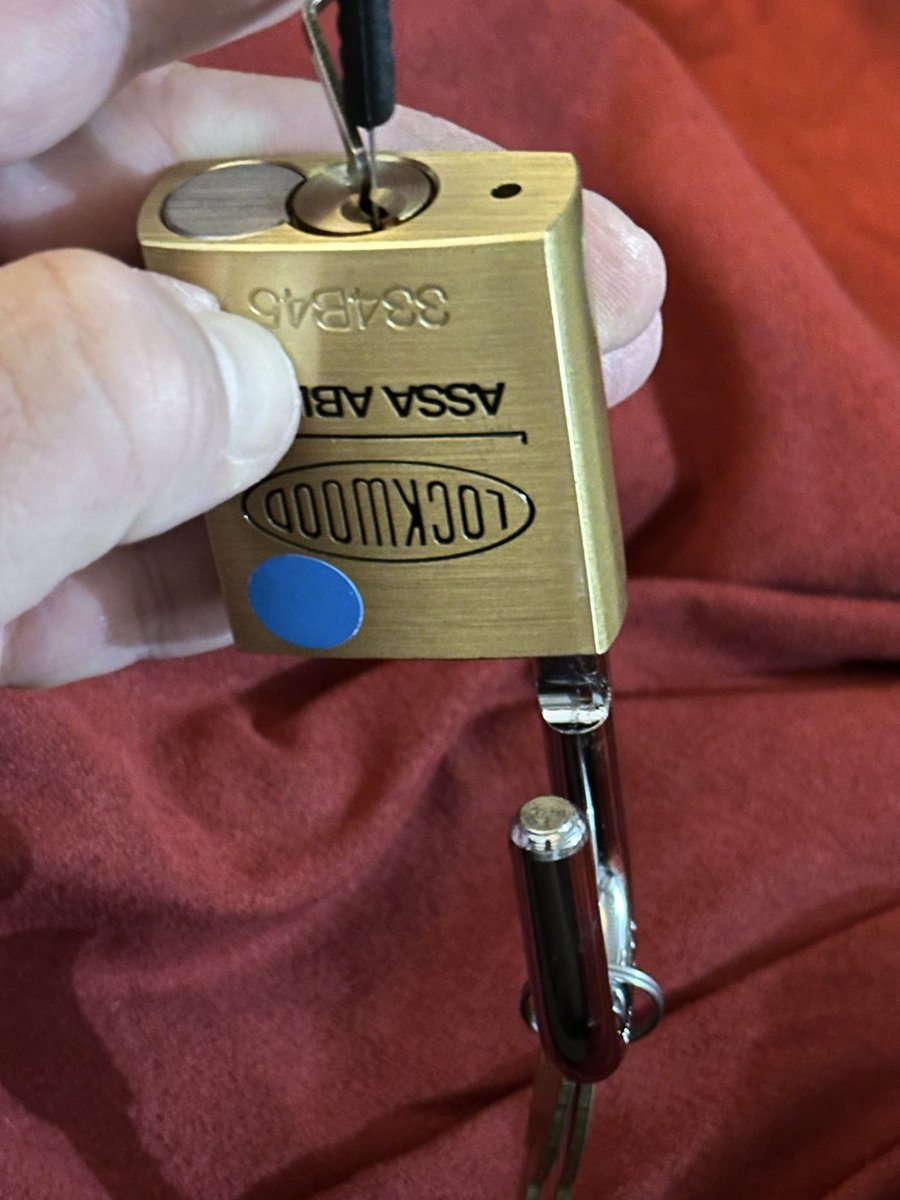 EuropaActual's tweet image. Lockwood 334. First ever pick of a LPU Blue Belt lock. #locksport
