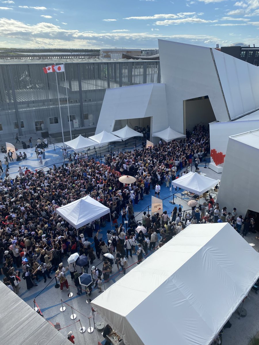 captain5344's tweet photo. 大阪万博、カナダパビリオンでやってる落合陽一のイベント…
あんな奥でやるなよ。
見えないんだよ！
しかもこれ…大阪万博でやることか？

#大阪万博2025 
#落合陽一 https://t.co/YOO5OQ8Hgp