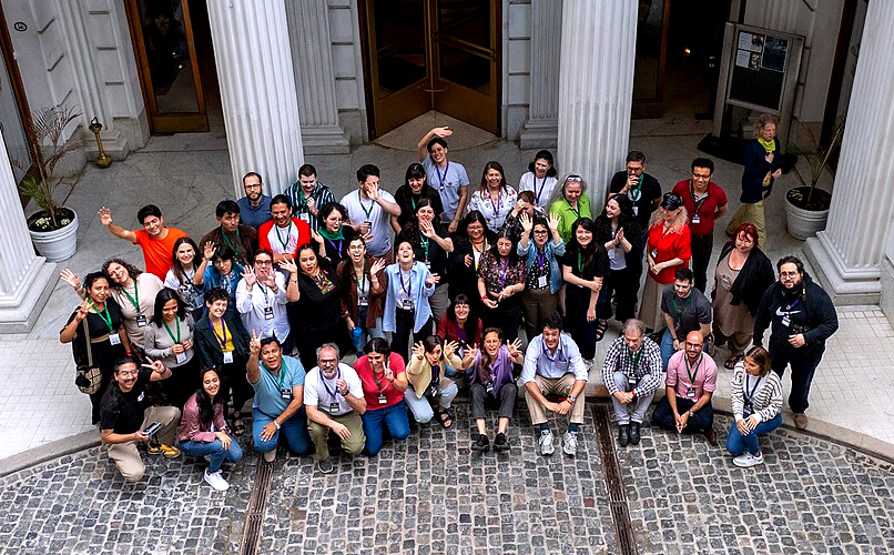 wikimedia_es's tweet photo. ¡Participamos del Encuentro de la Comunidad Hispanohablante 2025 en Buenos Aires! 💚✨
Del 9 al 12 de octubre compartimos ideas, desafíos y proyectos junto a capítulos y grupos de todo el movimiento Wikimedia en español 🌍📚.
.
¡Gracias @wikimedia_ar y @Wikimedia_mx por hacerlo posible! 💛 | ProtoplasmaKid, CC BY-SA 4.0
.
#WikimediaEspaña #EncuentroHispanohablante2025 #FelizLunes