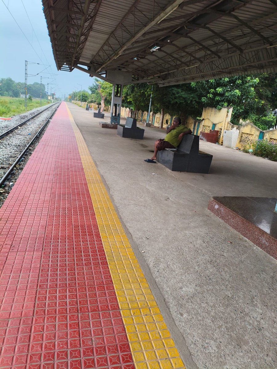 enggnt's tweet photo. @drmgnt @RailwaySeva @SPtweetsss Seating facilities and water supply is available at BQU staion https://t.co/d4JmTYjNw7