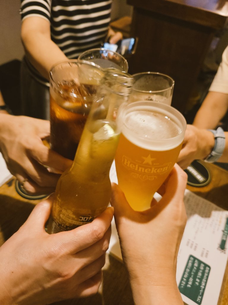 heart_diary's tweet image. 安藤刀匠の同級生がされているBAR #stack さん。
とても気さくなマスターで楽しい時間を過ごせました😊︎︎👍
梨友さんが大勢来て下さると仰っていて、せっかくですからと「梨友日記」なるノートを置いてくださいました✨
来店の際には旅の思い出にぜひ寄せ書きしましょうなっしー🤗🤗🤗
#岡山県岡山市