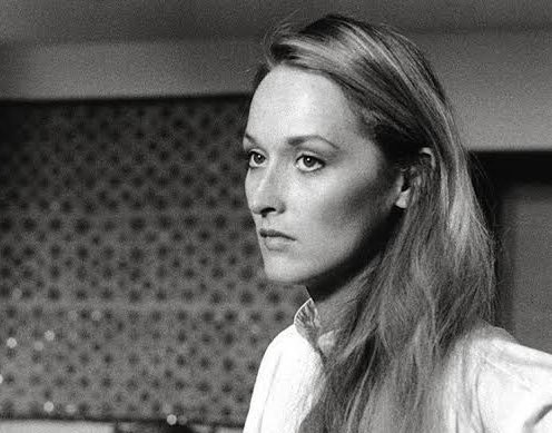 Pues esta noche volví a ver Manhattan para recordar a Diane Keatton y, de paso, mirar a Mariel Hemingway y Meryl Streep en una de las más entrañables películas de Woody Allen.