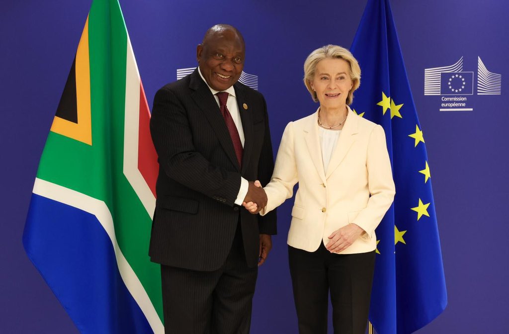 🇪🇺🫱🏻‍🫲🏾🇿🇦
#TeamEurope (EU &amp; member states) to invest €11.5bn in South Africa.

Infrastructure, just energy transition, digital connectivity &amp; pharma production 

Dit is samewerking. A re tšweleng pele ka mmogo