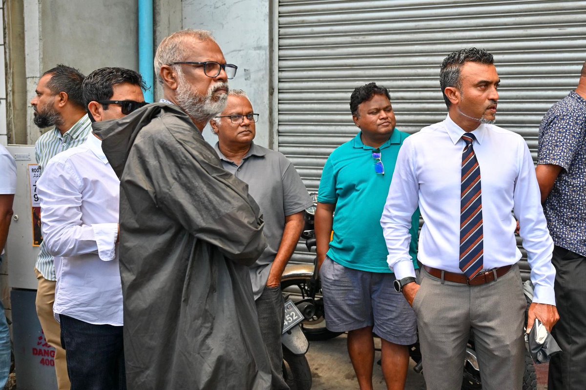 ސަރުކާރަށް ގޮތްހުސްވެ ނޮވެމްބަރު 17 ގައި އެއްވުން ނުހުއްޓުވޭނެކަން އެނގުމުން އޭސީސީ މެދުވެރިކޮށް ބިރު ދެއްކުމުގެ ސިލްސިލާ ފަށައިފި.

އެއްވެސް އަސާސެއް ނެތް ތުހުމަތުތަކެއްގައި އެމްޑީޕީގެ ޗެއަރޕާސަން <a href="/faya_i/">Fayyaz Ismail</a> ހާޒިރުކޮށްފި. 

އެމްޑީޕީ އެއްކޮށް ހާޒިރުކޮށްގެން ވެސް ދެން ނުހުއްޓުވޭނެ!