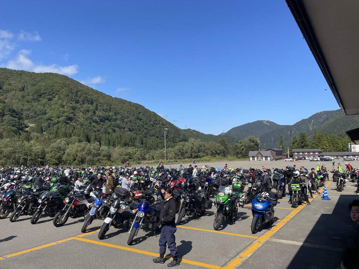 PLAZATOKYOADCHI's tweet photo. 新潟KCBM 片道220km
行った甲斐がありました!お客様皆さんがカッコ良かった〜!
#カワサキ #バイク #コーヒーブレーク #KCBM #カワサキプラザ #東京 #足立
#バイクライフ #10R #25r #z900 #ベルシス
#ツーリング https://t.co/YlLw3nJoE9