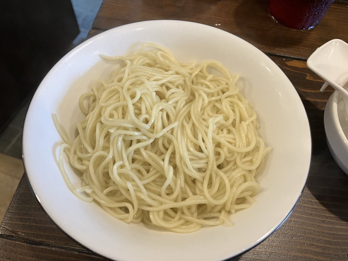 Noodle create Marry

🔹チャーシュー麺(大盛り チャーシュー増し
🔹徳島ラーメン
🔹替え玉

激務激務の2週間....2週間ぶりに食べるラーメンはmarryさんへ✨
一面の肉🍖美味っ‼️
焦がしネギで食うチャーシュー堪らない🤤
久しぶりに徳島ラーメンも🙌
甘辛スープに肉に生卵はもう最高😍