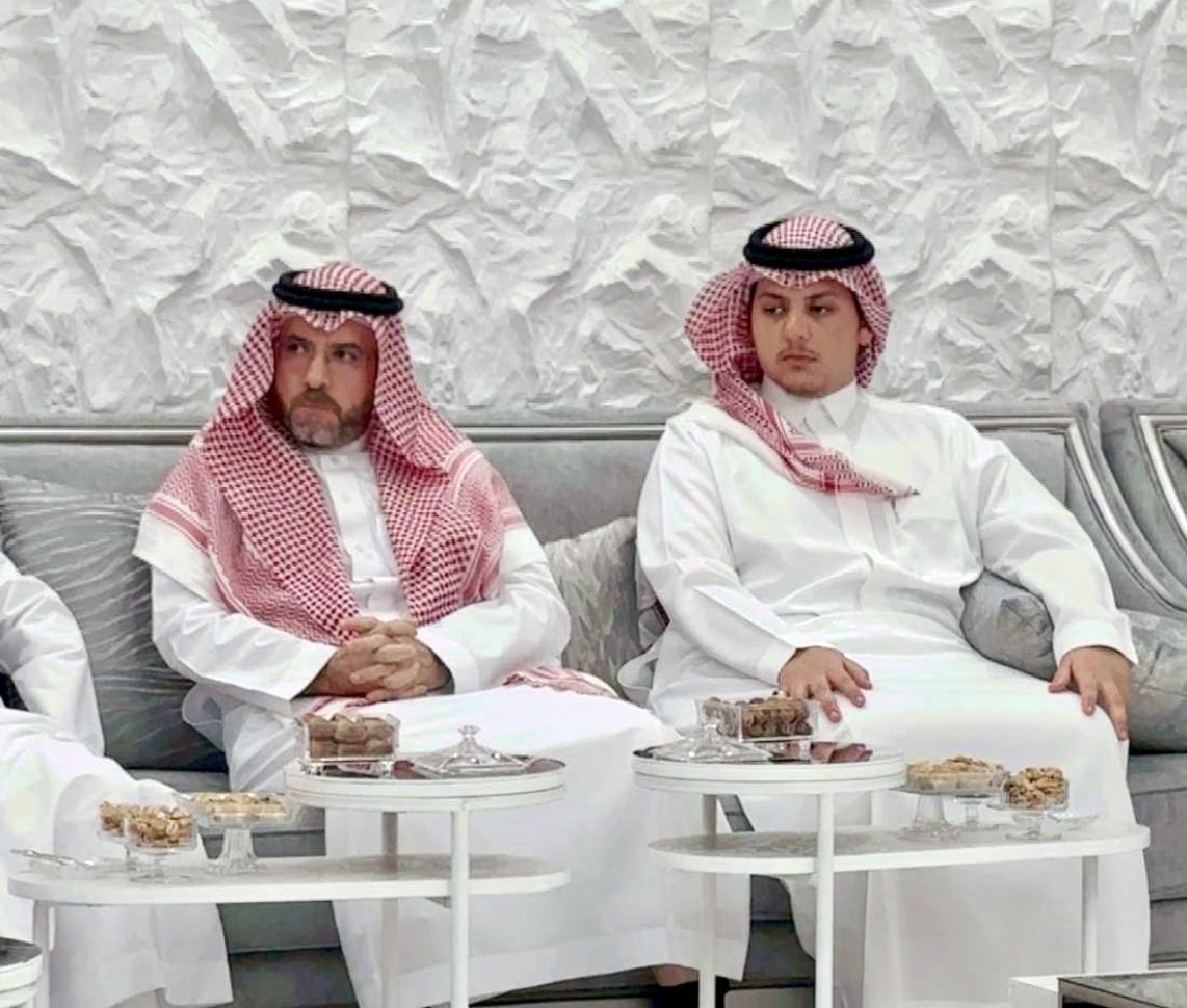 مع سيادة الوالد حفظه الله في تدشين ديوانية الشريف هندي بن هنيدي رحمه الله الادبيه التي اسسها ابنه الدكتور فهد بمكه المكرمه بحضور جمع من الاكاديميين المتخصصين في الادب والمهتمين به وكانت امسيه ادبيه راقيه نسأل الله لهم التوفيق .