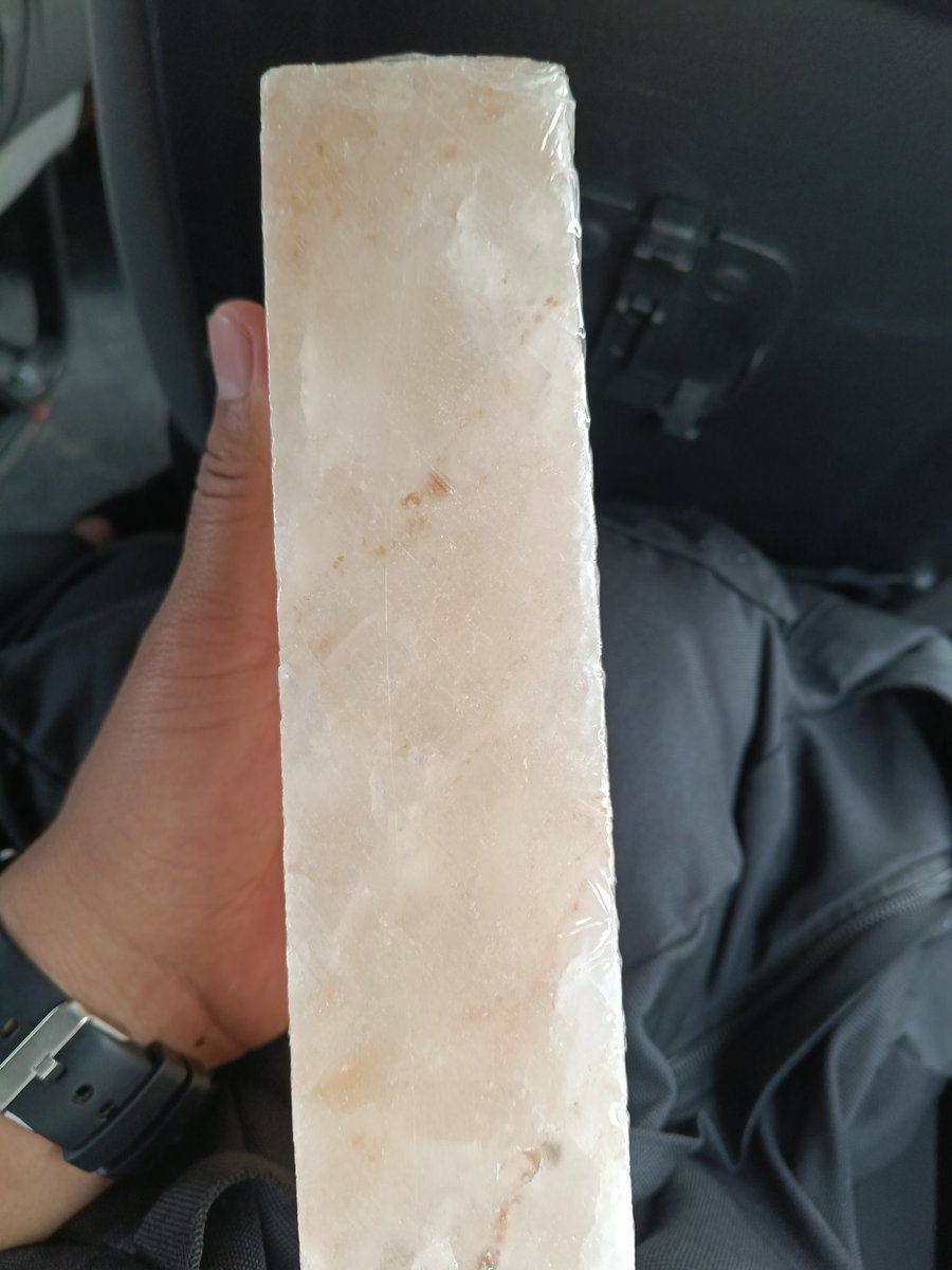 ManishThap67866's tweet image. ज़रा गौर से देखो🧐
सोचो,🤔
और बताओ — ये क्या चीज़ है? 

Look carefully,🧐
Think,🤔
and tell — what is this? 

#ThinkDeep 
#MindGame 
#GuessWhat