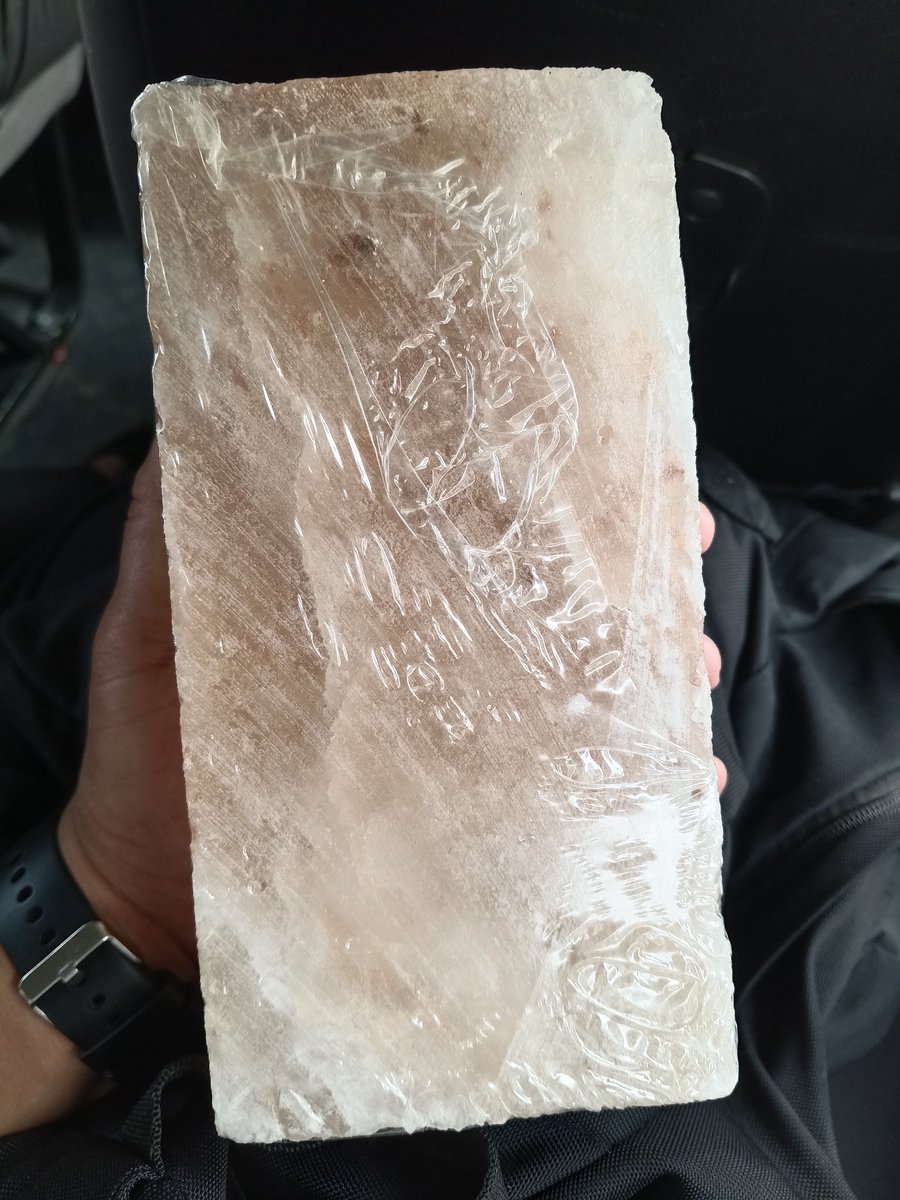 ManishThap67866's tweet image. ज़रा गौर से देखो🧐
सोचो,🤔
और बताओ — ये क्या चीज़ है? 

Look carefully,🧐
Think,🤔
and tell — what is this? 

#ThinkDeep 
#MindGame 
#GuessWhat