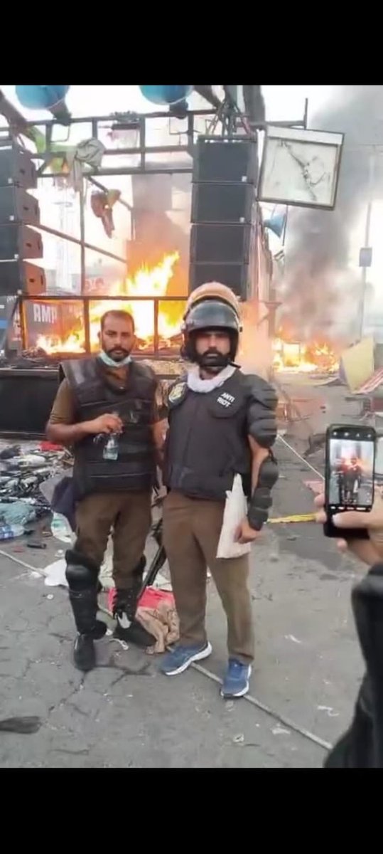 اس طرح کے لوگ بھی بھرتی ہیں ۔۔