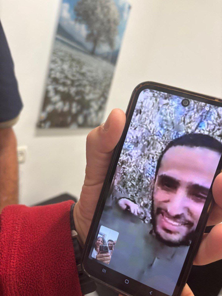 AvivaKlompas's tweet image. Hostage Nimrod Cohen speaks with his parents after 738 days as a hostage in Gaza 💙🥹