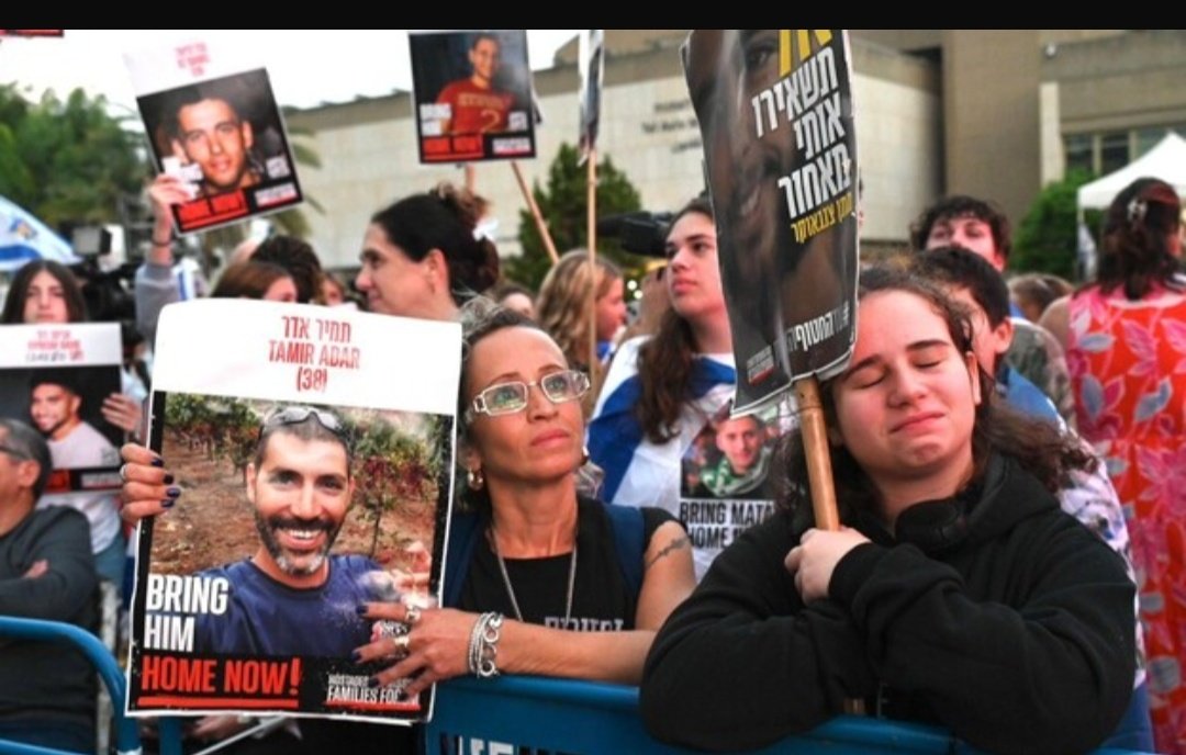 CryptoLiftX's tweet image. No one will ever understand how it feels when a whole country holds its breath for two whole years.
Soon, we will be able to breathe again.
Our brothers and sister will be back home again.
Baruch Hashem !🙏🙏🙏
#hostagesreturn