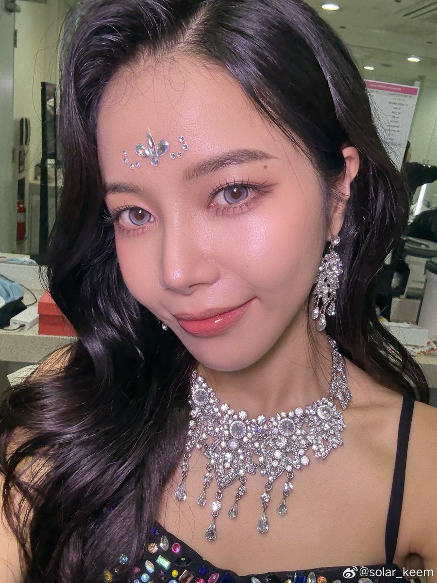 [📸] 2025.10.13 Weibo 

谢谢你陪我❤️ 

#솔라 #SOLAR
<a href="/RBW_MAMAMOO/">마마무(MAMAMOO)</a>