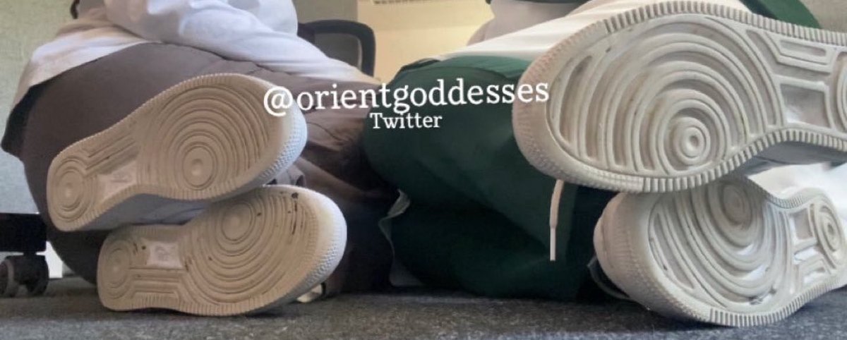 Die Orientgöttinnen verdrehen dir deinen Kopf. Wir lassen dich kleines Opfer unsere Schuhe sauber lecken. Rille für Rille, bis deine Zunge rau wird! Doppelte orientalische Dominanz ✨🧕🏼👸🏽

Findom Femdom Geldherrin Geldsklave Zahlsklave Zahlschwein Zahlsau paypig moneyslave feet