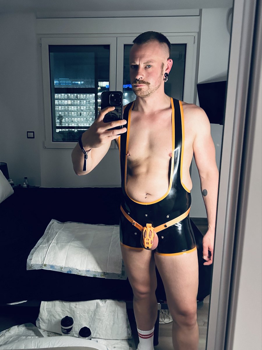 My new favourite fisting fit 🧡

<a href="/kink_wear/">KINK🧡WEAR</a> 
<a href="/FetishFreakLDN/">Fetish Freak London</a>