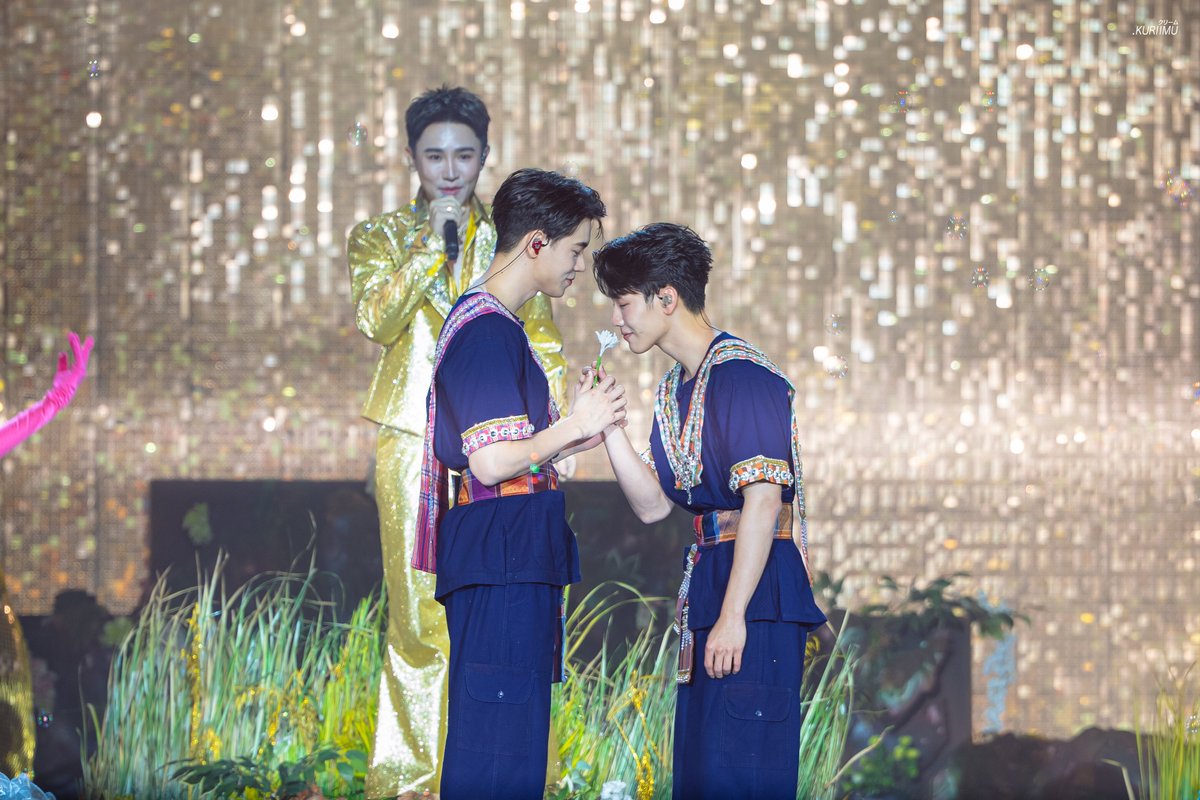 👦🏻🤍
–
YINWAR CONCERT DAY2
#ดอกนีออนรอรักมื้อสอง
#yinyin_anw #warwanarat