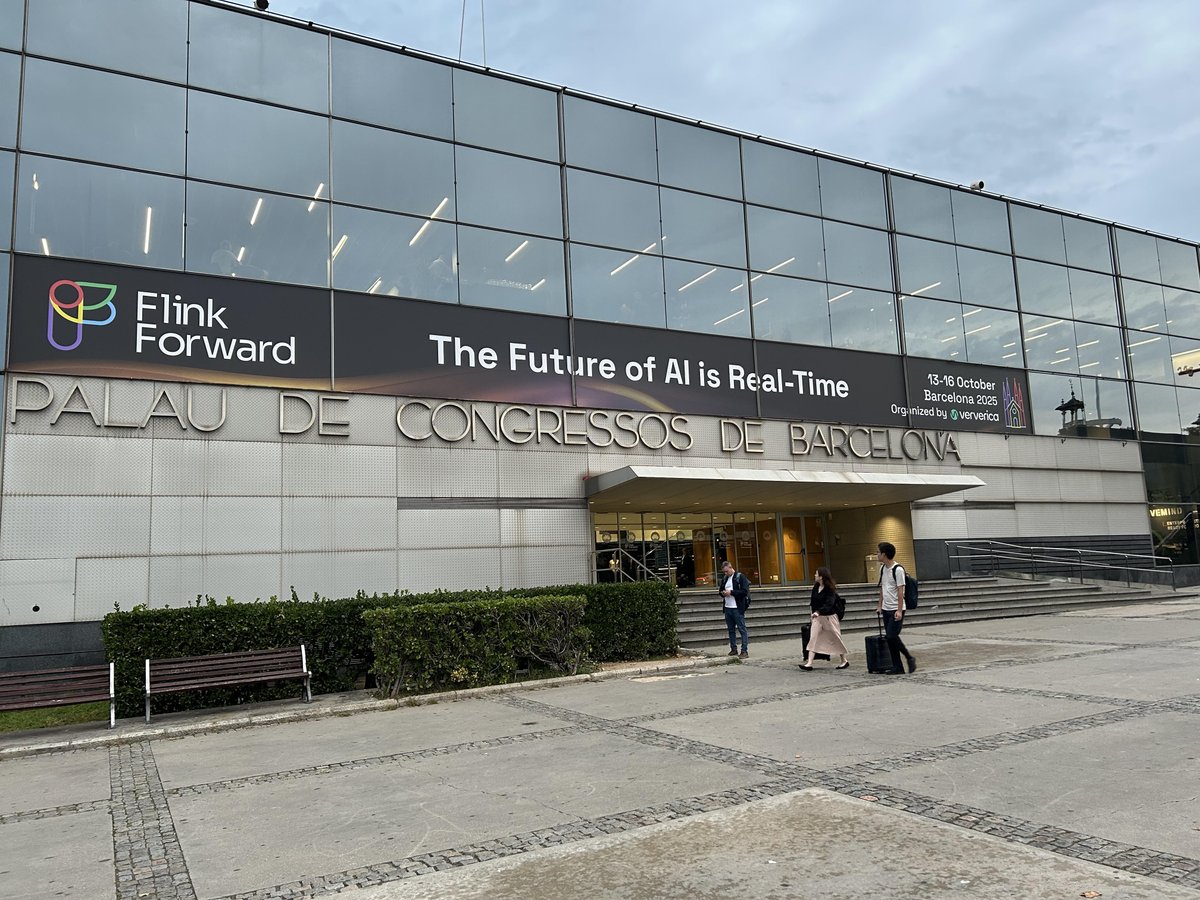 Welcome to #FlinkForward Barcelona 2025! Join us as we kick off four action packed days for #streamingdata, #realtimeAI and #ApacheFlink. 🐿️

⚡hubs.li/Q03NdhlF0 👀