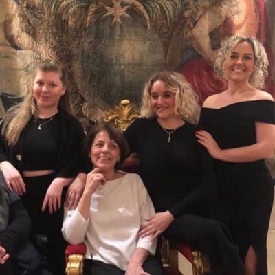 Bu aile özellikle de Yasemin bu dünyada cehennemi yaşadılar. Tek bir  kötü laf eden katıksız o..pu çocuğudur.
#MattiaAhmetMinguzzi 
#mattiaahmetdavası