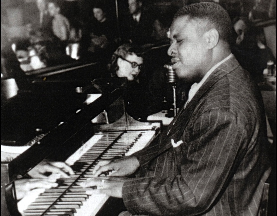 mariobianchi18's tweet photo. Il #13ottobre 1909 nasceva #ArtTatum. Celebre pianista noto per il suo virtuosismo e creatività. Dopo che entrato in un locale negli anni '30, #FatsWaller lo vide e sul palco interruppe l'esibizione per annunciare "Io suono solo il pianoforte ma stasera Dio è presente in sala!" https://t.co/Vgz03ehAMR